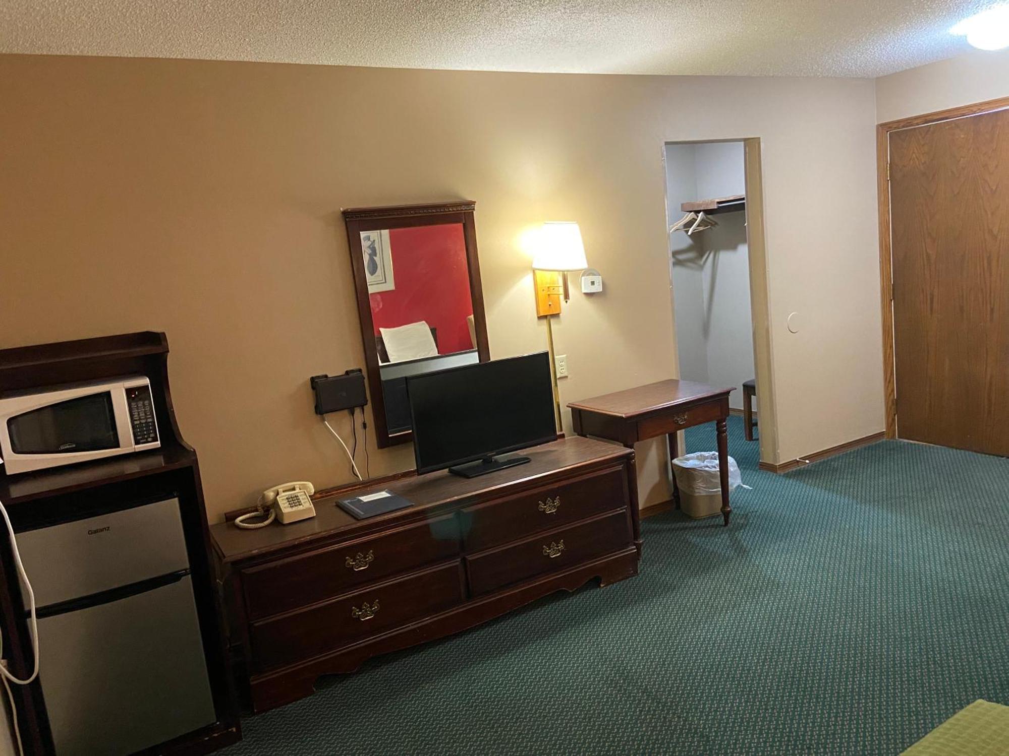 Colonial Inn Dyersville Ngoại thất bức ảnh