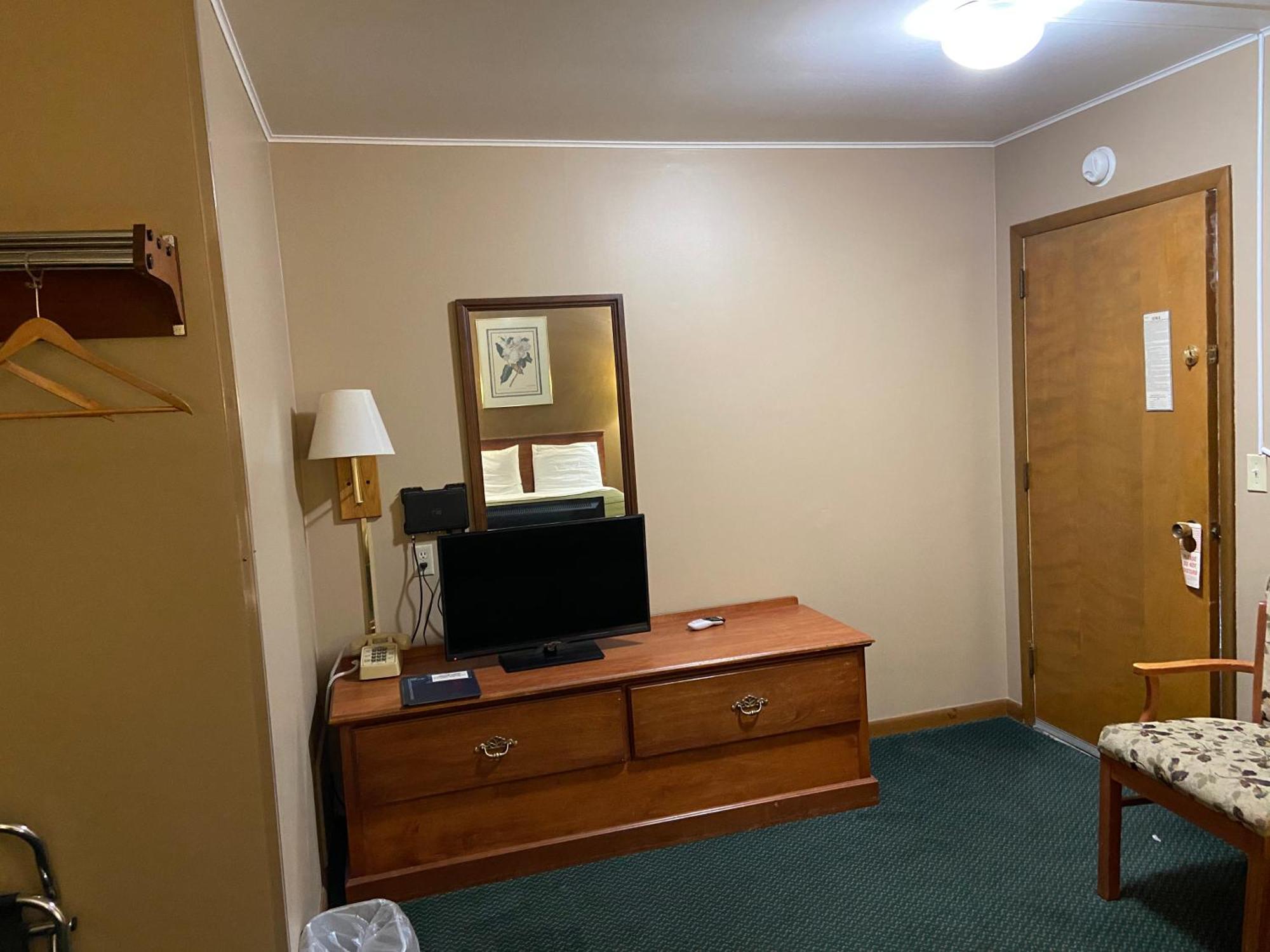 Colonial Inn Dyersville Ngoại thất bức ảnh