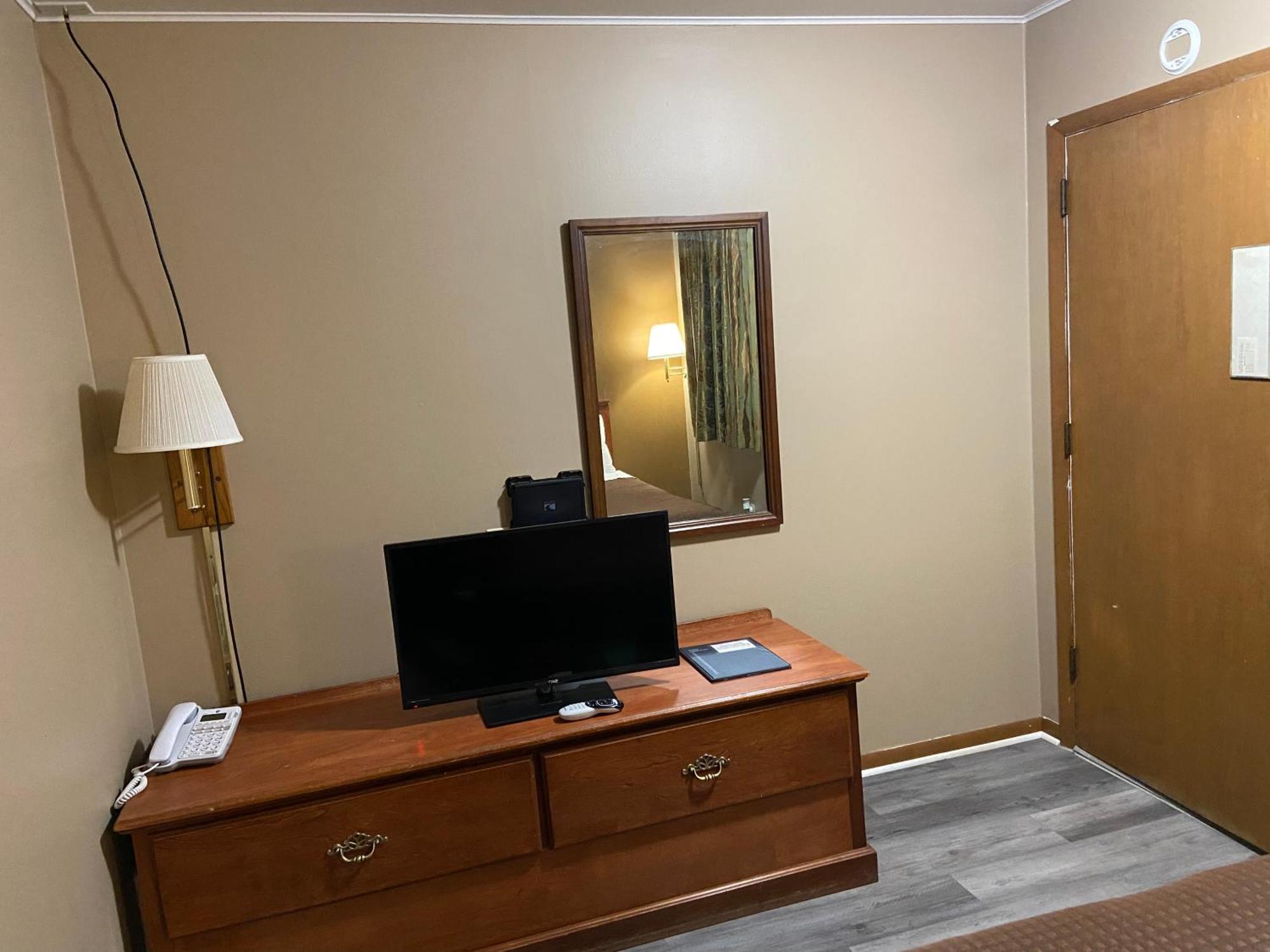 Colonial Inn Dyersville Ngoại thất bức ảnh