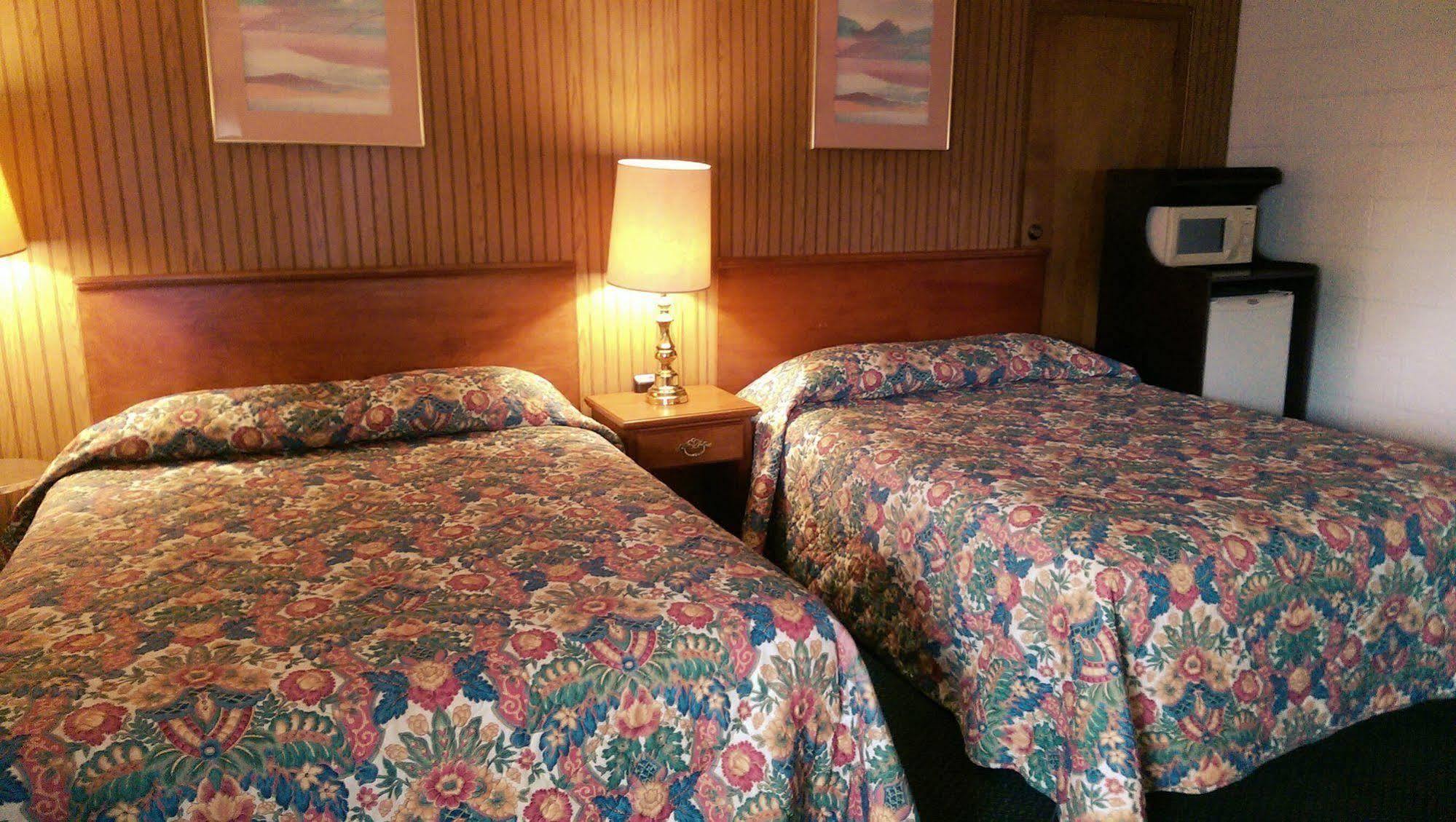 Colonial Inn Dyersville Ngoại thất bức ảnh