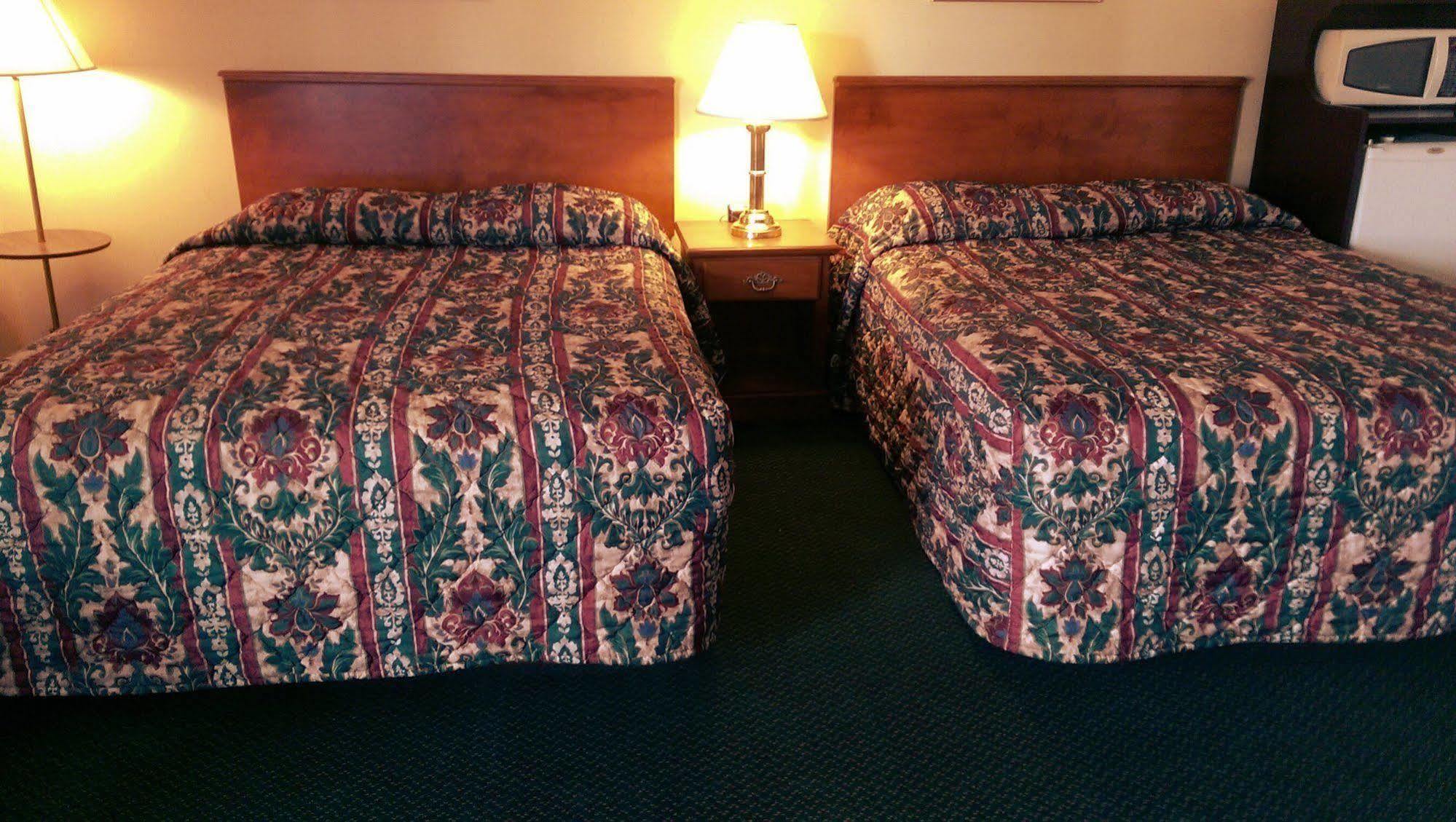 Colonial Inn Dyersville Ngoại thất bức ảnh