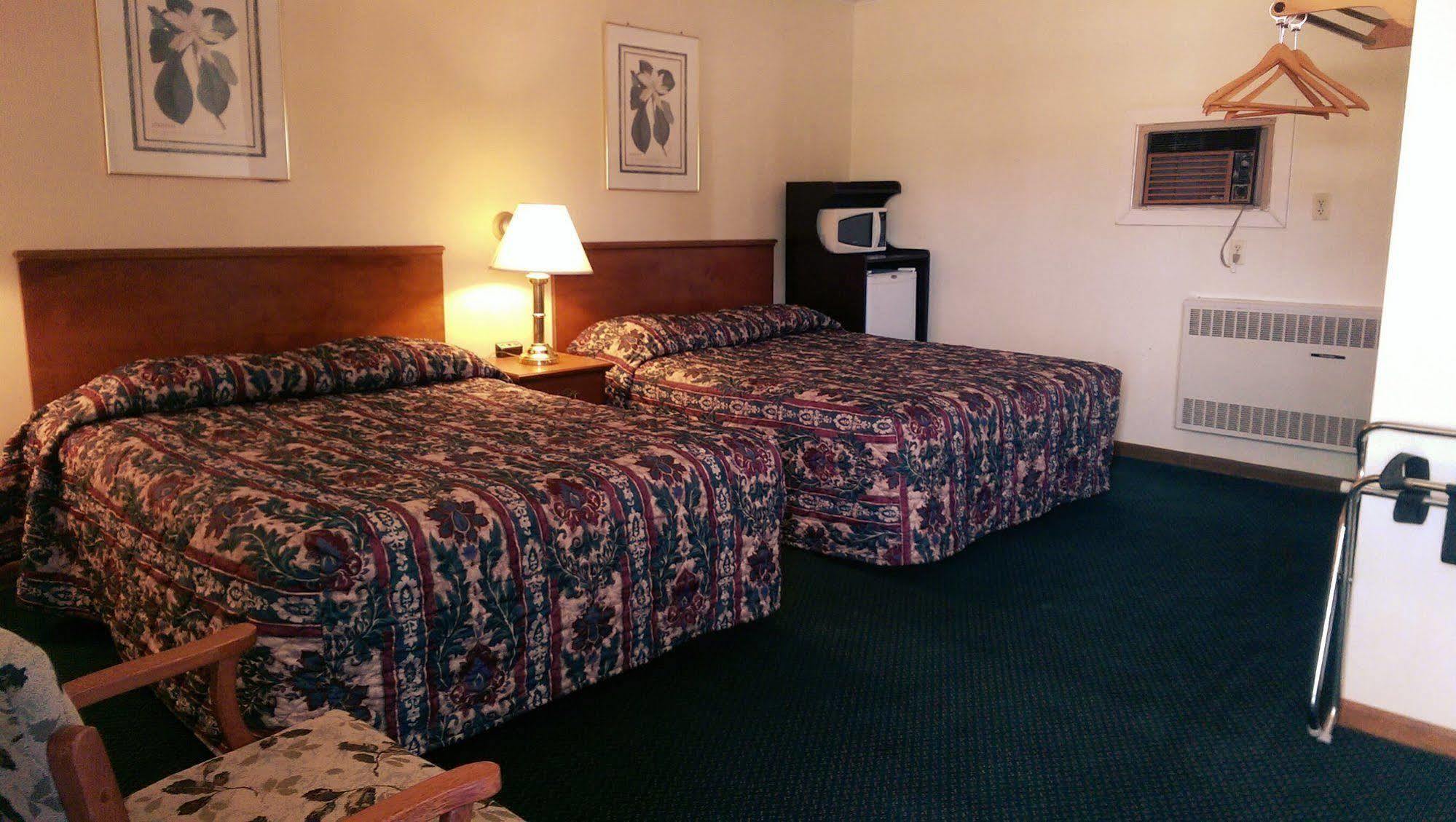 Colonial Inn Dyersville Ngoại thất bức ảnh